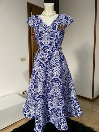 Abito fantasia blu e bianco
