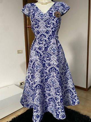 Abito fantasia blu e bianco