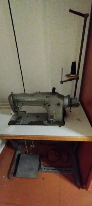 Máquina de coser profesional DURKOPP