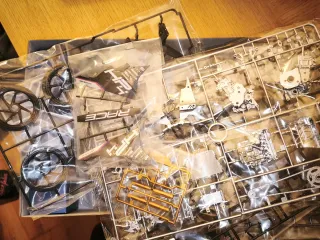 Maqueta BMW HP4 RACE 1/9 MENG