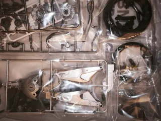 Maqueta BMW HP4 RACE 1/9 MENG