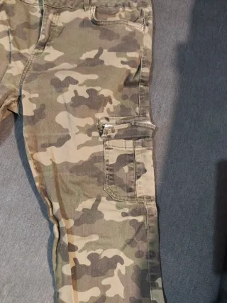Pantalón cargo camuflaje mujer