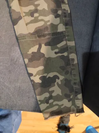 Pantalón cargo camuflaje mujer