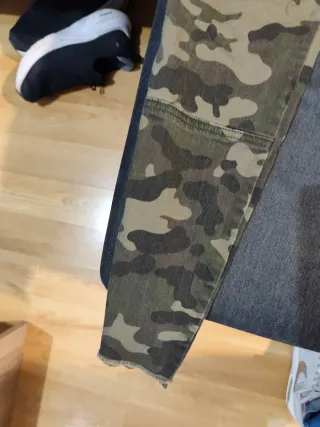 Pantalón cargo camuflaje mujer