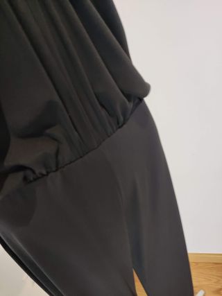 Mono largo fiesta mujer negro piedras rojas escote