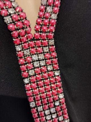 Mono largo fiesta mujer negro piedras rojas escote