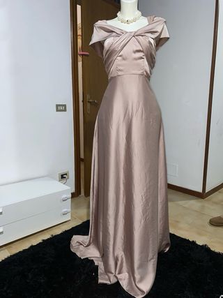 Abito lungo elegante in raso