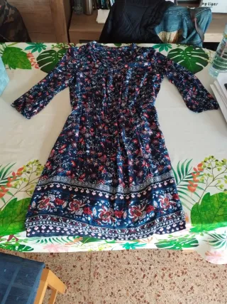 Vestido estampado floral azul y rojo