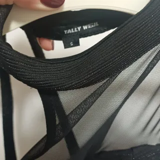 Vestito invernale nero con brillantini dorati