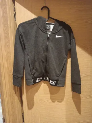 Chaqueta Nike Gris con Logo talla 128-137 cm S