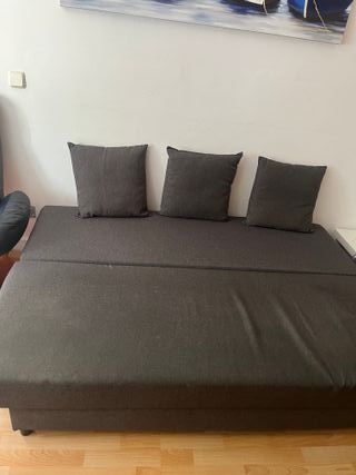 Sofá cama y canapé gris y multicolor