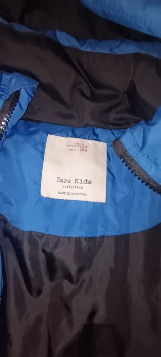 Abrigo Zara niño negro y azul talla 13-14