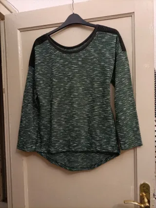 Camiseta manga larga verde y negra