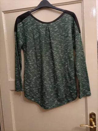 Camiseta manga larga verde y negra