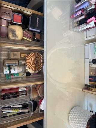 Tocador Ikea con espejo y luces