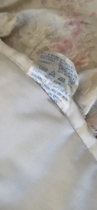 Edredón rosa y blanco