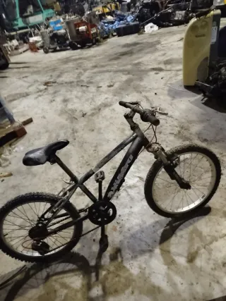 Bicicleta infantil negra