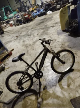 Bicicleta infantil negra