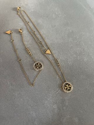 Conjunto Guess Collar y Pulsera Dorado
