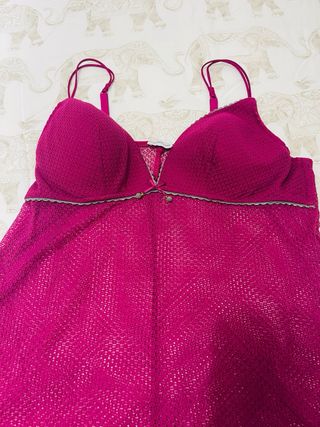 Camiseta lencera de color rosa  fucsia