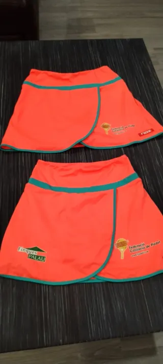 Falda de pádel naranja. Pantaloncito interior.