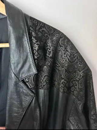 Abrigo Cuero Vintage Negro Talla L