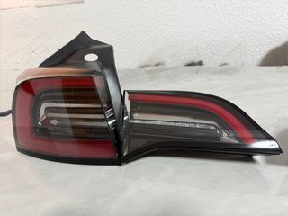 Tesla Model 3 – Pilotos traseros completos