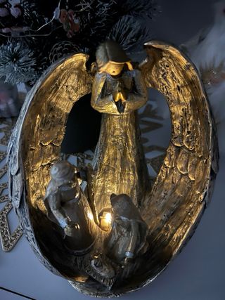 Figura Belén con Luz Dorada