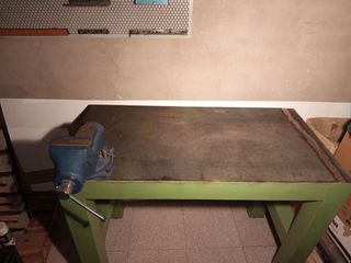 Banco de trabajo de acero verde