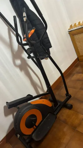 Bicicleta Elíptica Naranja y Negra