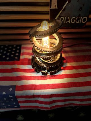 Lampada Steampunk Ingranaggi Metallo Nero