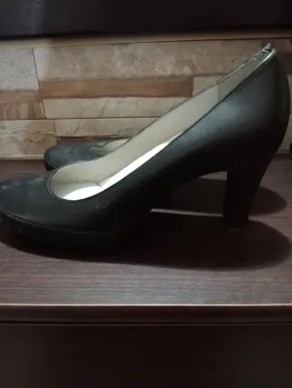 Zapatos de tacón piel negros talla 39