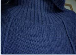 Maglione blu collo alto Tg M