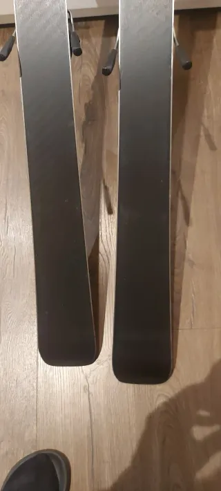 Esquís Head V-Shape V8 + Fijaciones PR 11GW 170 cm