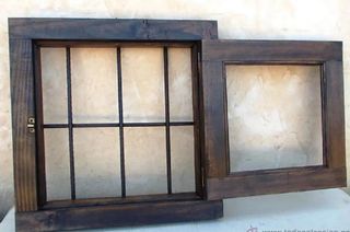 Finestra in legno con inferriate in ferro, 50 cm