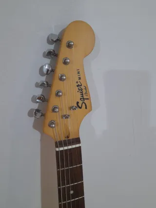 Guitarra Eléctrica Squier by Fender Mini Stratocas