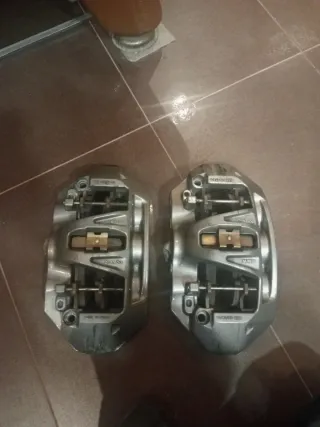 Pinzas freno BMW M2 competition,6 pistones