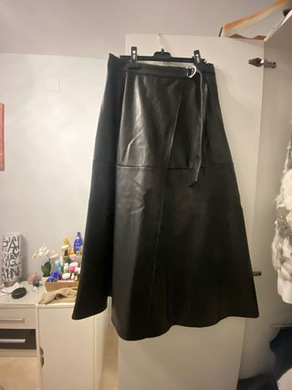 Falda piel negra talla M