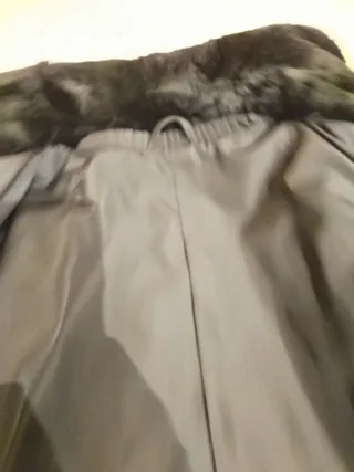 Chaquetón negro pelo conejo muy favorecedor.