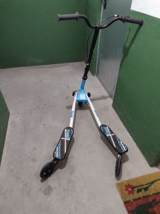 Patinete scooter 3 ruedas con freno.