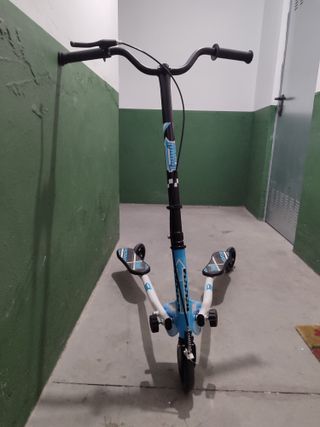 Patinete scooter 3 ruedas con freno.