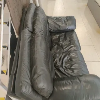 Sofá de cuero negro/gris