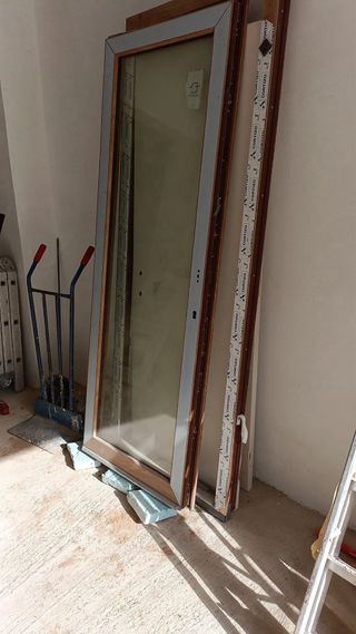 Puerta balconera de una hoja.