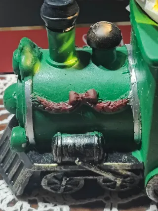 Trenino natalizio con palla di neve