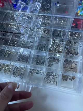 Cajas de abalorios para bisutería con los abalorio