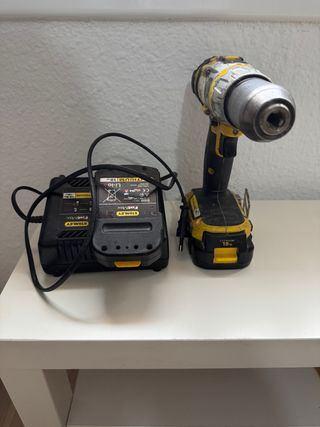 Taladro y cargador Stanley 18V