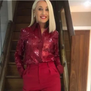 Camisa blusa lentejuelas roja burdeos fiesta Zara