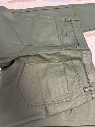 Pantalón polipiel verde talla M