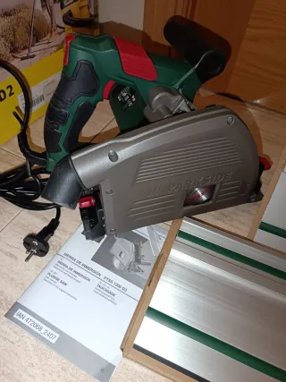 Sierra de inmersión + Guías Parkside