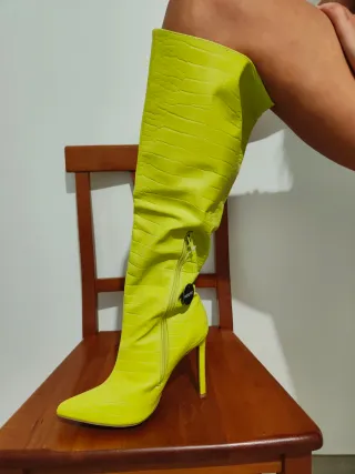 Stivali gialli pitonati tacco alto